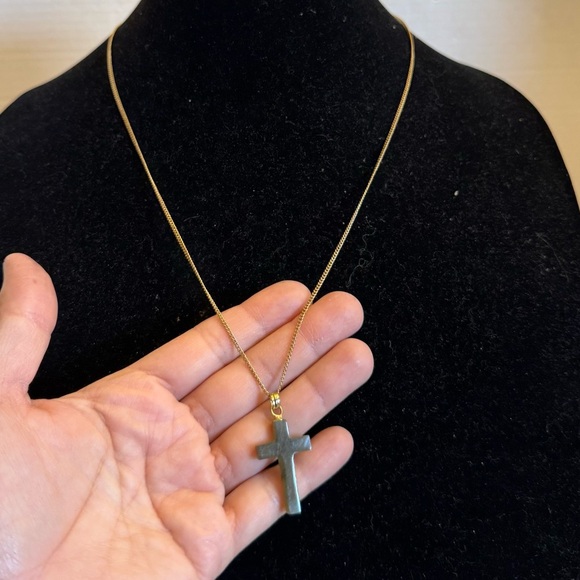 High Quality Nephrite Jade Cross Pendant with 1/20 14K Gold Filled Chain - Picture 4 of 16